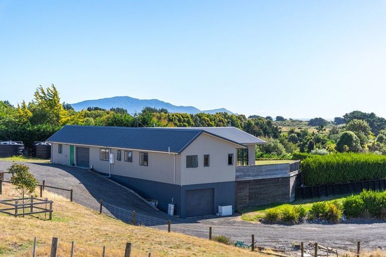 Photo of property in 9 Waitaheke Road, Te Horo, Otaki, 5581