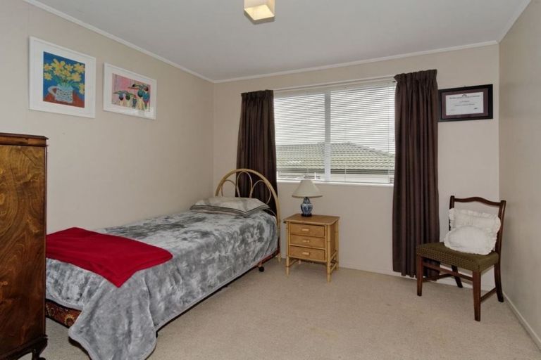Photo of property in 37 Hassan Drive, Massey, Auckland, 0614