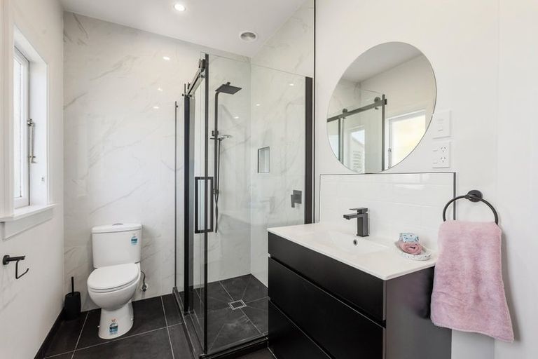 Photo of property in 56 Eden Street, Island Bay, Wellington, 6023