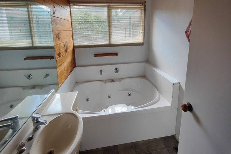 Photo of property in 16 Callard Place, Riverlea, Hamilton, 3216