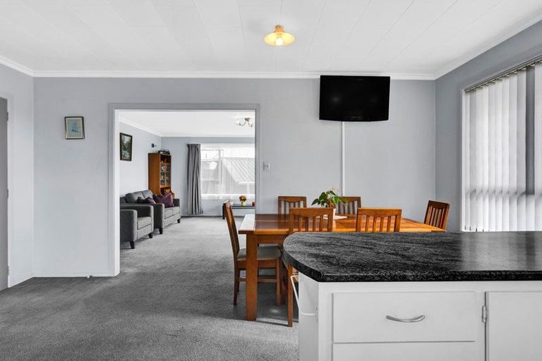 Photo of property in 15 Shaldon Crescent, Blagdon, New Plymouth, 4310