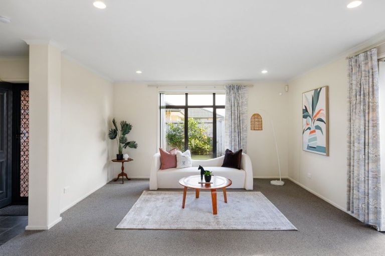 Photo of property in 6 Willscarlet Lane, Hamilton East, Hamilton, 3216