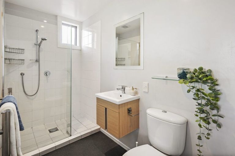 Photo of property in 75 Houghton Bay Road, Houghton Bay, Wellington, 6023