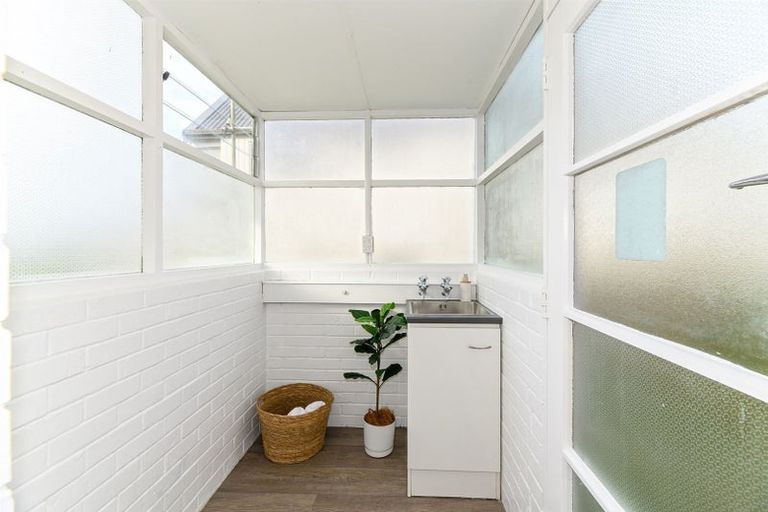 Photo of property in 1/5 Whitby Crescent, Mairangi Bay, Auckland, 0630