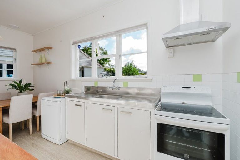 Photo of property in 21 Jellicoe Drive, Hamilton East, Hamilton, 3216