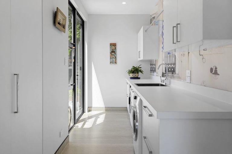 Photo of property in 8a Mandalay Lane, Redcliffs, Christchurch, 8081