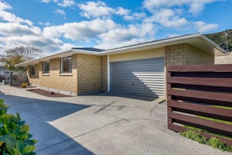 Photo of property in 18 Norton Park Avenue, Fairfield, Lower Hutt, 5011