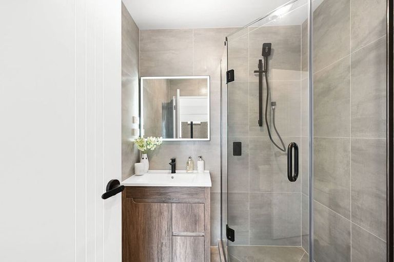 Photo of property in 12c Massine Place, Randwick Park, Auckland, 2105