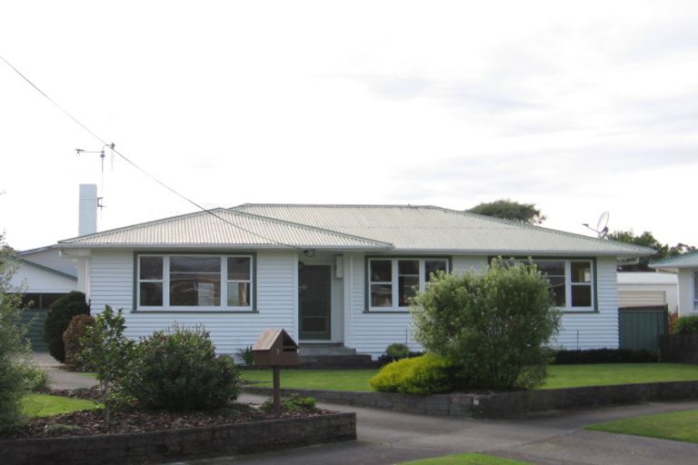 Photo of property in 3 Perth Place, Awapuni, Palmerston North, 4412