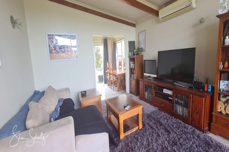 Photo of property in 35 Whaka Street, Maungaturoto, 0520
