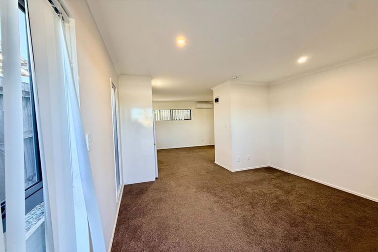 Photo of property in 24d Roberts Road, Te Atatu South, Auckland, 0610