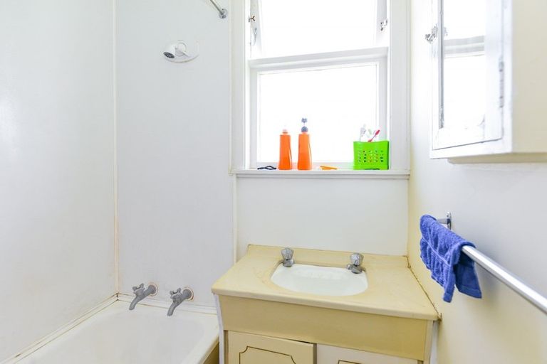 Photo of property in 406 Huia Street, Camberley, Hastings, 4120