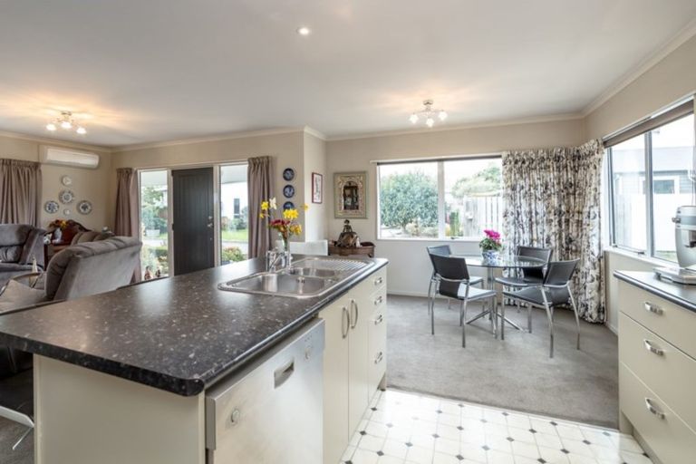 Photo of property in 2 Sam Meads Way, Greytown, 5712