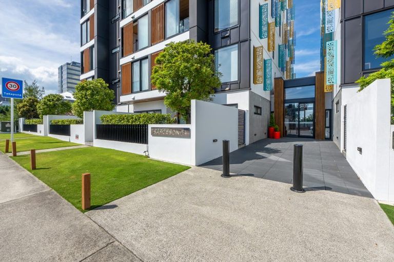 Photo of property in Frank Sargeson Apts, 4/80g Anzac Street, Takapuna, Auckland, 0622