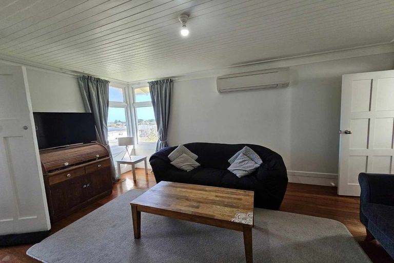 Photo of property in 33 Rangiora Street, Castlecliff, Whanganui, 4501