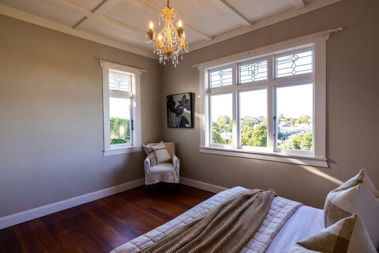 Photo of property in 4 Harvey Road, Bluff Hill, Napier, 4110