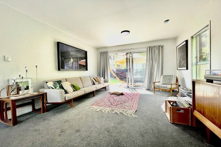 Photo of property in 2/4 Wilding Avenue, Northcote Point, Auckland, 0627