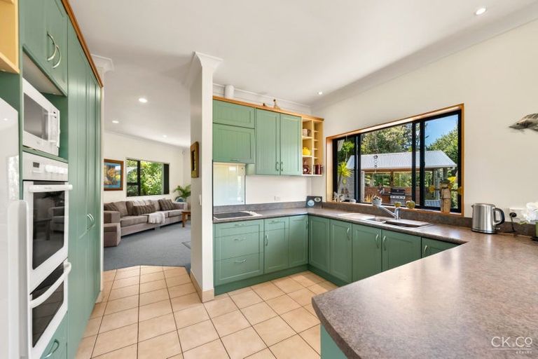 Photo of property in 8a Garrett Place, Riverstone Terraces, Upper Hutt, 5018