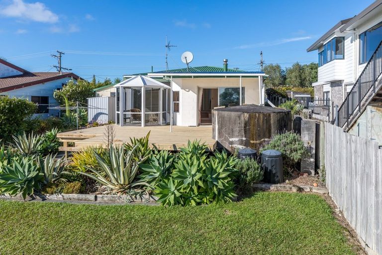 Photo of property in 1420 Whangaparaoa Road, Army Bay, Whangaparaoa, 0930