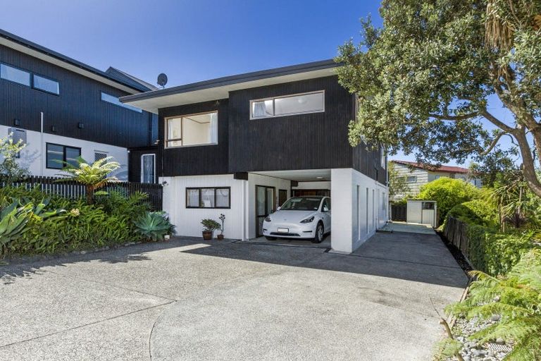 Photo of property in 2/31 Amante Crescent, Mairangi Bay, Auckland, 0630