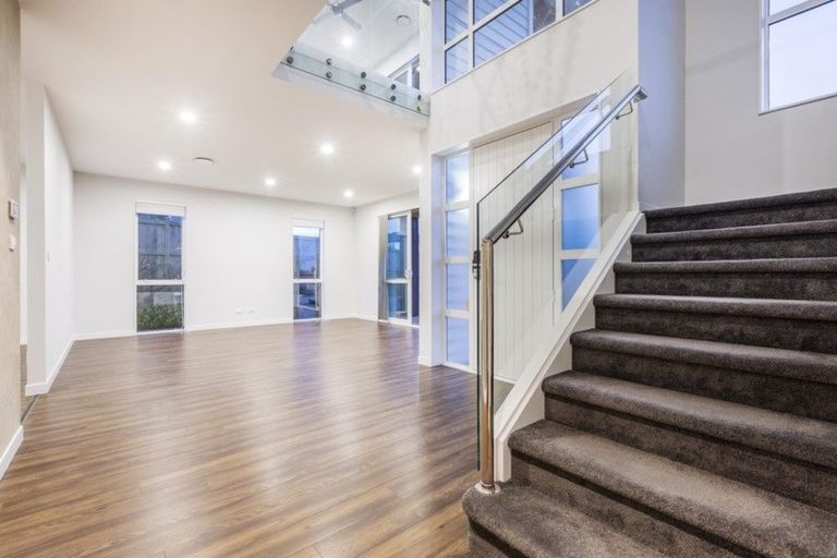 Photo of property in 8 Taraire Place, Orewa, 0931