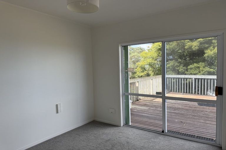 Photo of property in 117 Pupuke Road, Northcote, Auckland, 0627