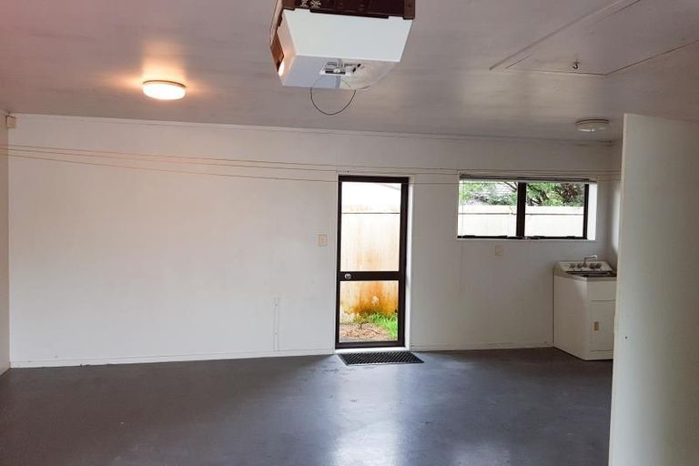 Photo of property in 15c Roberts Road, Te Atatu South, Auckland, 0610