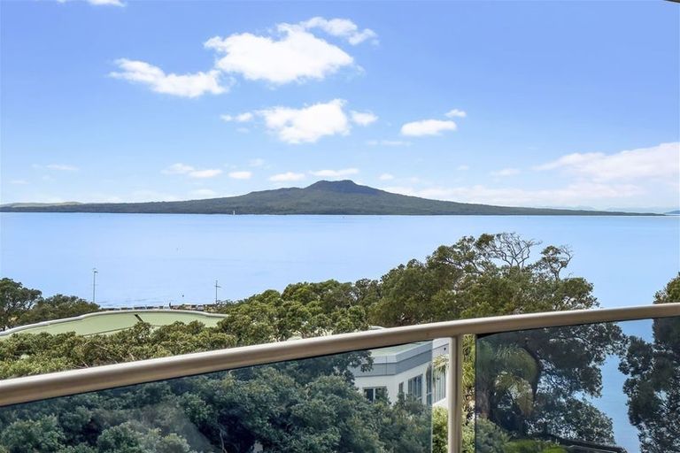 Photo of property in 4a/173 Hurstmere Road, Takapuna, Auckland, 0622
