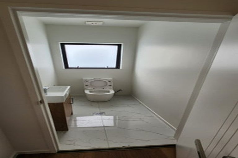 Photo of property in 12 Korokio Lane, Henderson, Auckland, 0612