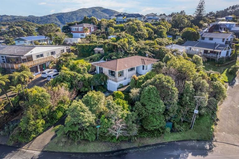 Photo of property in 30 Poto Road, Normandale, Lower Hutt, 5010