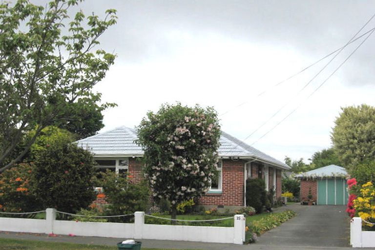 Photo of property in 35 Liverton Crescent, Bishopdale, Christchurch, 8053