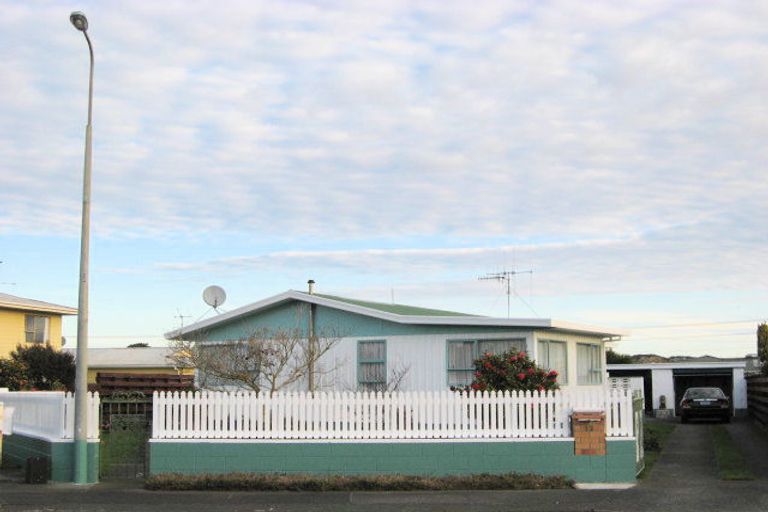 Photo of property in 13 Saunders Place, Gonville, Whanganui, 4501