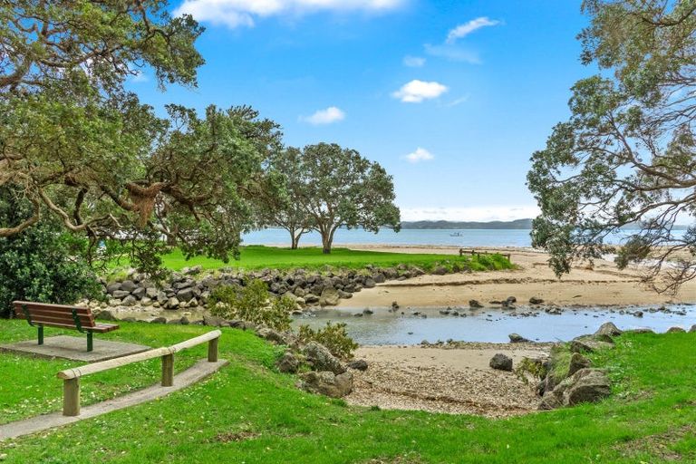 Photo of property in 10 Ardern Avenue, Stanmore Bay, Whangaparaoa, 0932