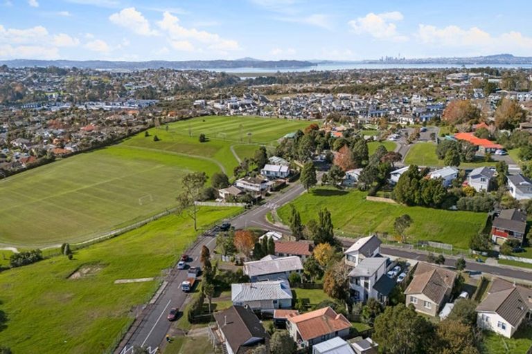 Photo of property in 26 Beauchamp Drive, Massey, Auckland, 0614