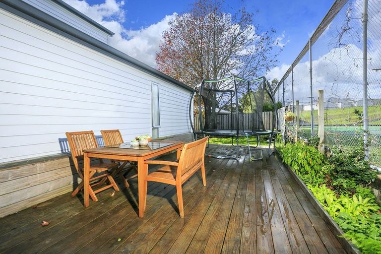 Photo of property in 10a Saffron Street, Birkdale, Auckland, 0626