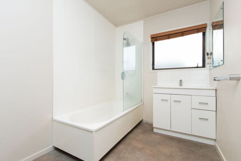 Photo of property in 2/6 Miami Street, Mangere East, Auckland, 2024