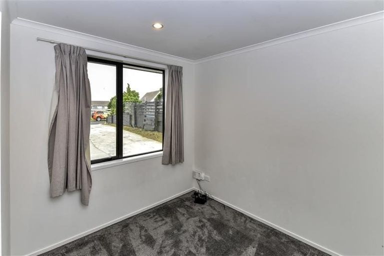 Photo of property in 4 Kopara Place, Clendon Park, Auckland, 2103
