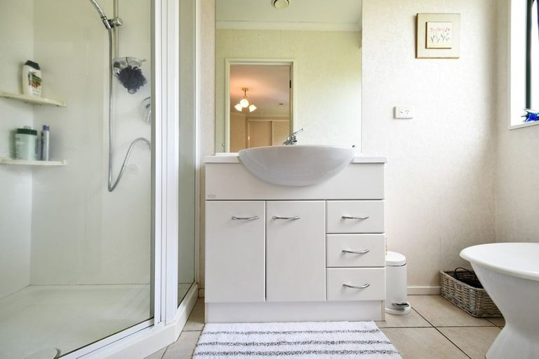 Photo of property in 25b Duncan Avenue, Te Atatu South, Auckland, 0610