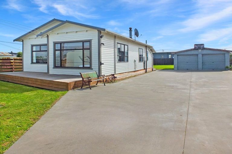 Photo of property in 2 Huia Street, Foxton Beach, Foxton, 4815