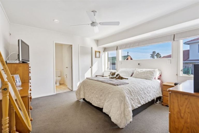 Photo of property in 156 Lakeside Drive, Orewa, 0931