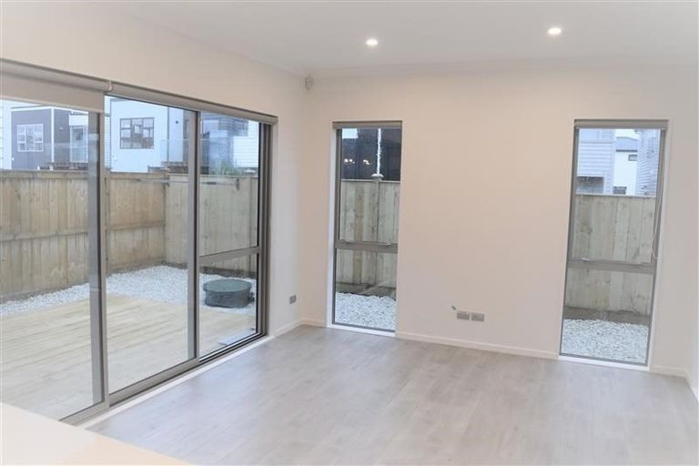 Photo of property in 32 Silvereye Road, Hobsonville, Auckland, 0616