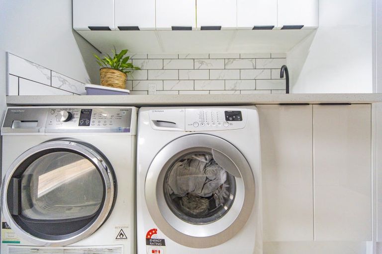 Photo of property in 8 Bryce Place, Kelvin Grove, Palmerston North, 4414