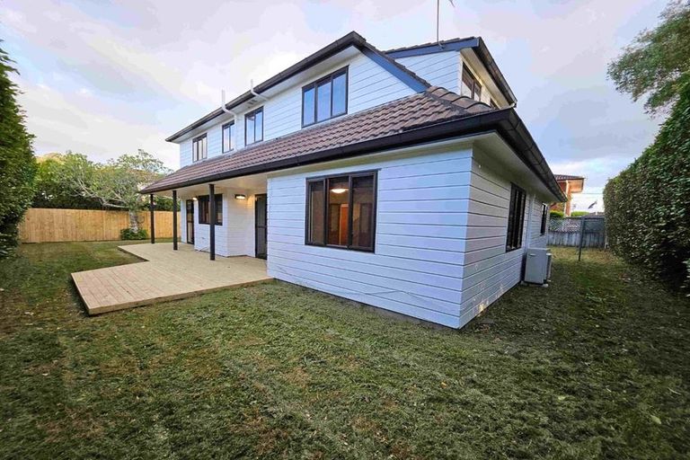 Photo of property in 2/5 Seacliffe Avenue, Belmont, Auckland, 0622