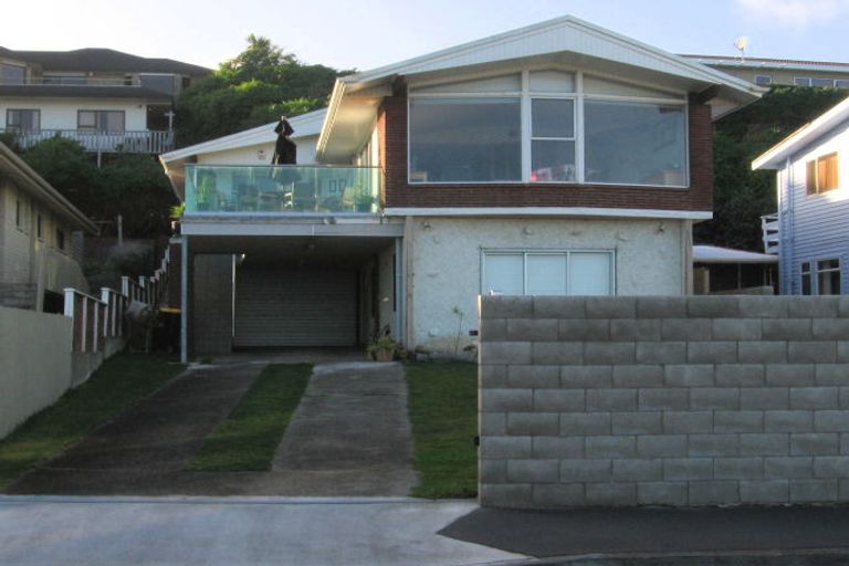 Photo of property in 21 Sunset Parade, Plimmerton, Porirua, 5026