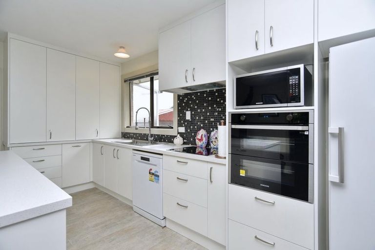 Photo of property in 11 Quebec Place, Wainoni, Christchurch, 8061