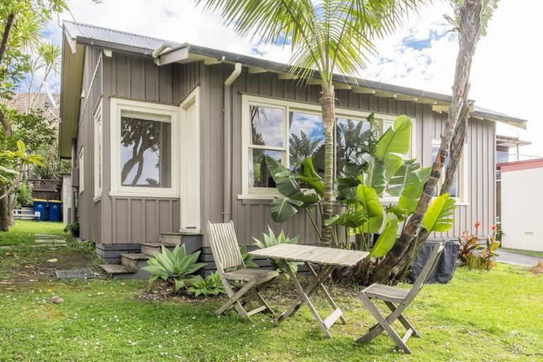 Photo of property in 27 Bournemouth Terrace, Murrays Bay, Auckland, 0630