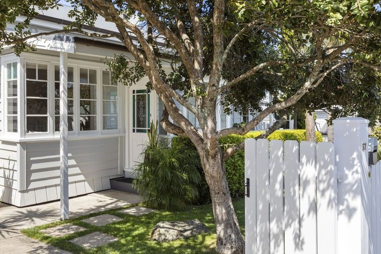 Photo of property in 37 Abbotsford Terrace, Devonport, Auckland, 0624