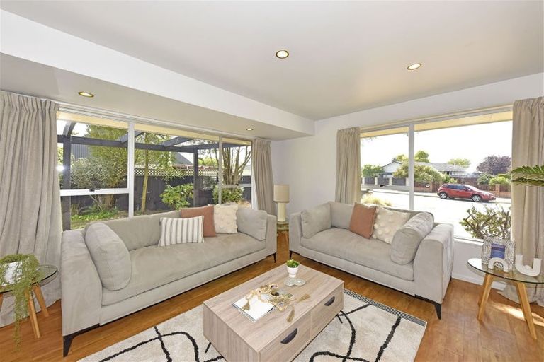 Photo of property in 1/11a Glen Place, Parklands, Christchurch, 8083