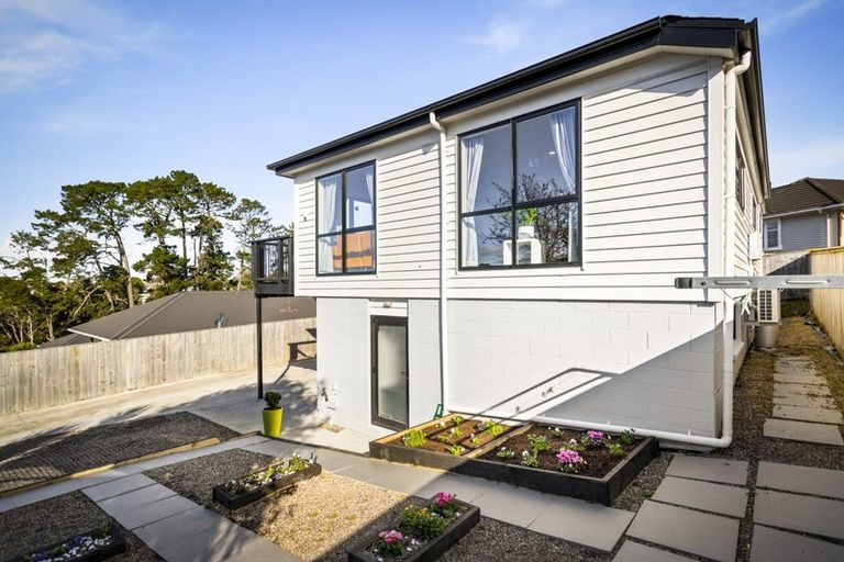 Photo of property in 9a Valron Road, Te Atatu South, Auckland, 0602