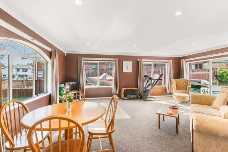 Photo of property in 17 Westview Place, Western Heights, Hamilton, 3200